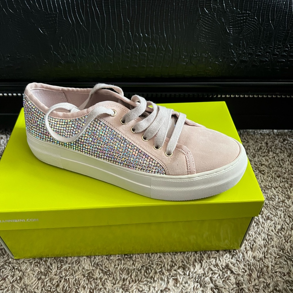 Tennis shoe
